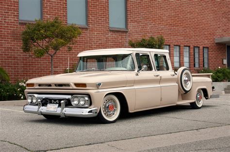 This 1962 GMC Crew Cab Is The Only One Of Its Kind. But It’s Not A Custom.