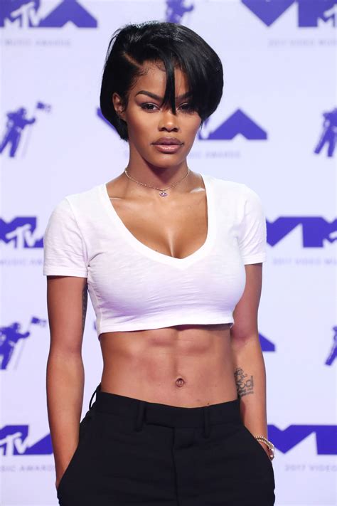 Teyana Taylor’s Rock-Solid Abs Steal the VMAs 2017 Red Carpet | By any ...