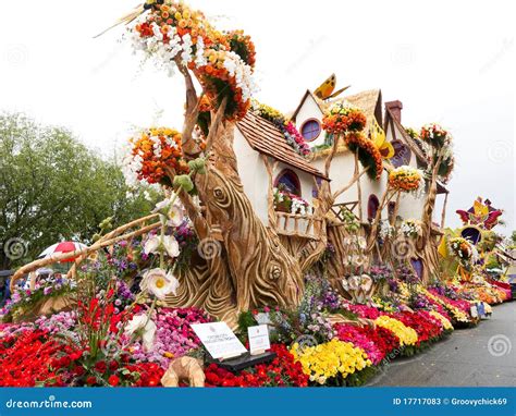 U.S. Bank S 2011 Rose Bowl Parade Float Editorial Stock Photo - Image ...