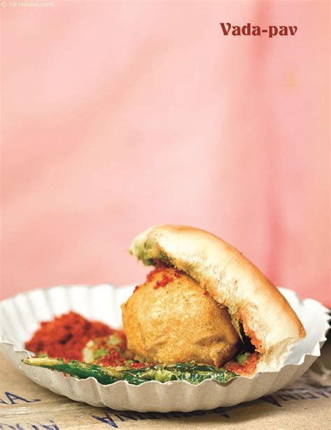 Vada Pav recipe | Mumbai Vad Pav | by Tarla Dalal | Tarladalal.com | #2811