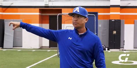 Base Running with Clay Van Hook – Univ. of Texas Arlington – Coaches Insider