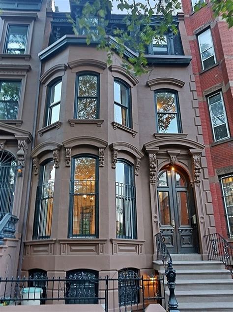 Brooklyn Vanderbilt Avenue brownstone $2.7 | New york townhouse, New york brownstone, Brownstone ...