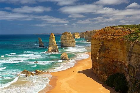 Australian Landmarks: The Twelve Apostles - WorldAtlas.com