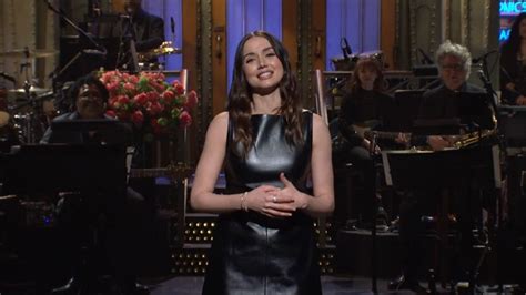 ‘SNL’ Monologue: Ana de Armas Shares Story About Robert De Niro – The Hollywood Reporter