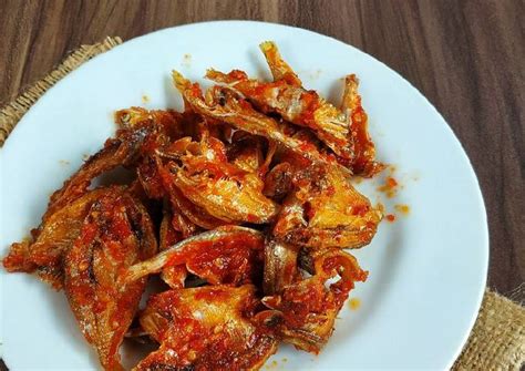 Resep Balado ikan asin bulu ayam oleh Ina Permana - Cookpad