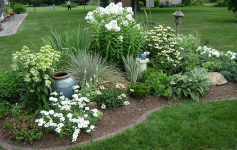 Ideas To Plant A Corner Flower Bed