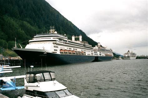 File:Cruise Ships in Juneau Alaska.jpg - Wikipedia, the free encyclopedia