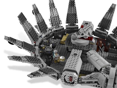 LEGO 7965 Millennium Falcon™ - Star Wars (2011) | Millennium Falcon ...