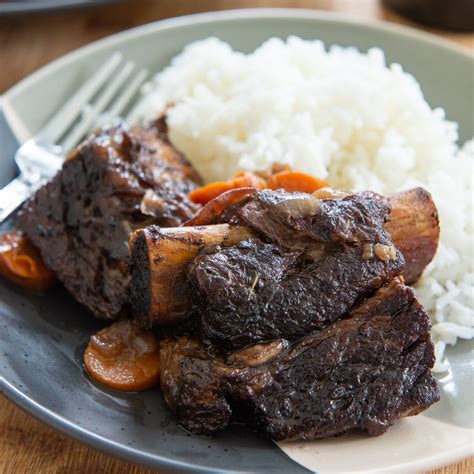 Slow Cooker Short Ribs (Easy Crock Pot Recipe) - Fifteen Spatulas