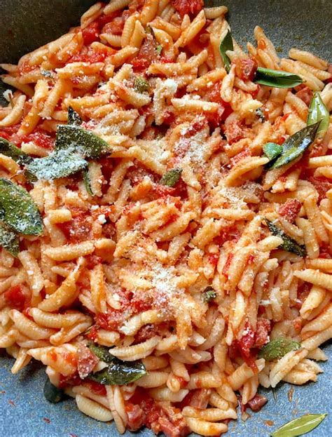 Sardinian Gnocchetti - Malloreddus with Aged Salt Cured Sausage : Italian Recipe Book