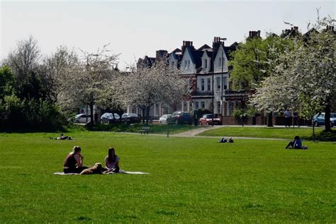 Travel Report: Tooting Bec Common, London. – Travel with Leighton Literature!