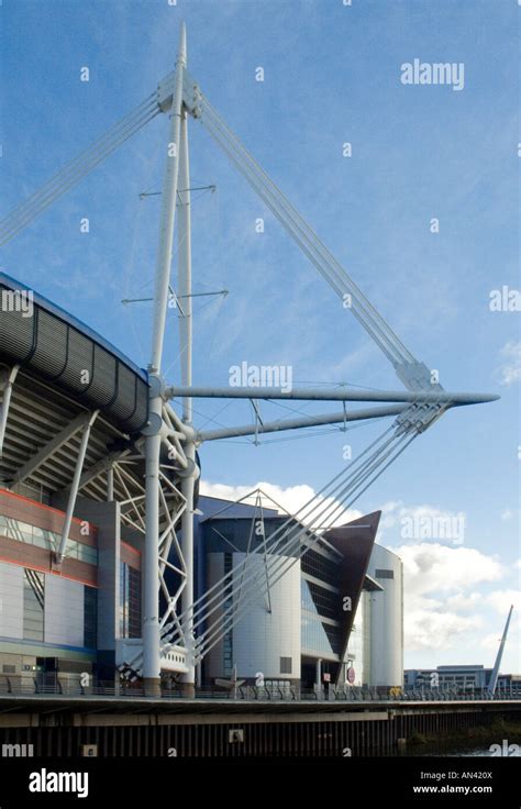 Millennium Stadium showing the cable stay roof supports Stock Photo - Alamy