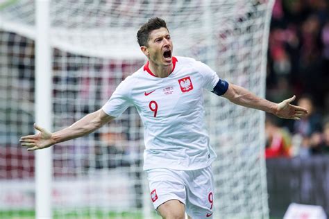 Watch: Robert Lewandowski scores for Poland in 2-0 win over Latvia - Bavarian Football Works