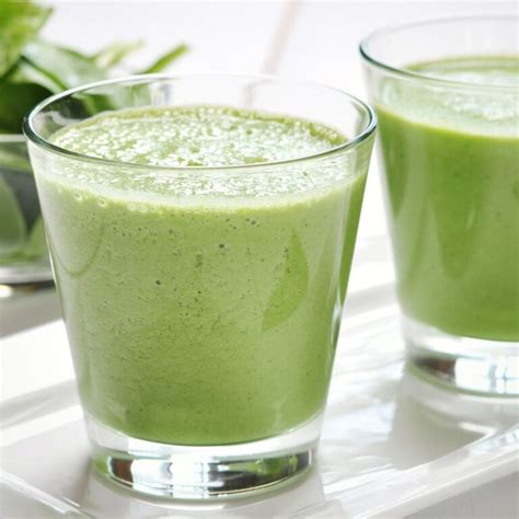 Delicious Avocado Seed Green Smoothie (With Spinach and Fruits)