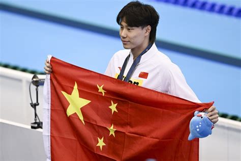 China's Qin achieves historic hat-trick of breaststroke golds at swimming worlds - People's ...