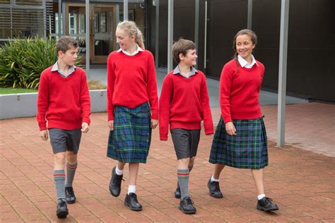 Fillon veut rétablir l'uniforme à l'école : une bonne idée. J'en ai ...