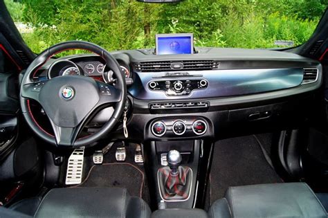 Alfa Romeo Giulietta QV interior | Alfa romeo giulietta, Alfa romeo, Romeo