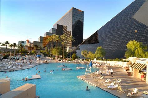 Pool at the Luxor, Las Vegas Nevada. | Travel | Pinterest | Luxor las ...