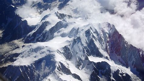 Mont Blanc glacier: 8.8 million cubic feet of ice threatens roads, huts, Italy warns