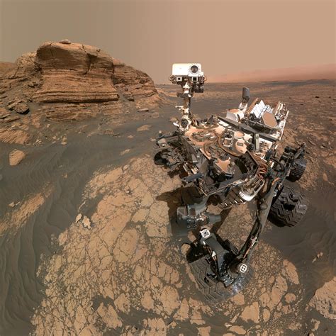 NASA'nın Curiosity Mars Rover'ı "Mont Merko" ile çarpıcı bir selfie çekiyor