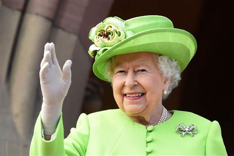 Queen Elizabeth Returns to London from Balmoral & Her Scotland Holiday ...