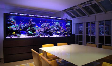 22 Beautiful Interiors With Spectacular Aquariums You Have To See | Amazing aquariums, Fish tank ...