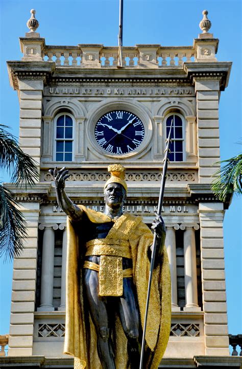 King Kamehameha Statue at Ali’iōlani Hale in Honolulu, O’ahu, Hawaii - Encircle Photos