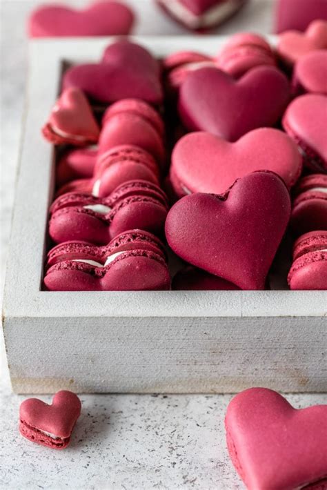 Heart Shaped Macarons (video + template) - Pies and Tacos
