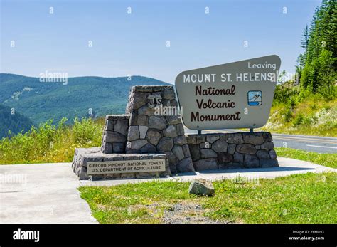 Stone monument and sign at the exit of Mount St Helens National Volcanic Monument Stock Photo ...