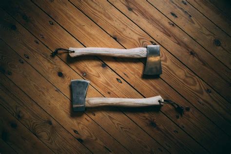 How to Choose the Right Axe for Axe Throwing? – Indoor Wilderness – Indoor Hobbies Experts