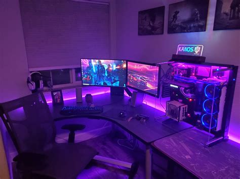 A neon evening Gaming Desk Setup, Best Gaming Setup, Computer Gaming Room, Gamer Setup, Computer ...