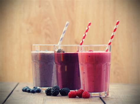 3 Easy Summer Berry Smoothies | Raw Edibles