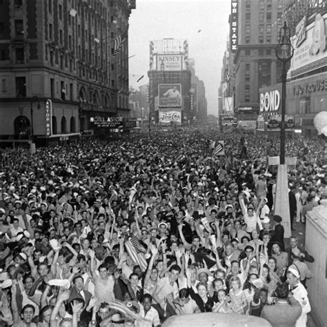 V-J Day Kiss in Times Square: Go Behind the Lens of That Famous Photo ...