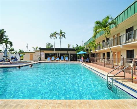 Estero Island Beach Club Details : Hopaway Holiday - Vacation and Leisure Services