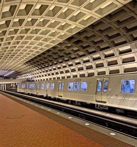 METRO Orange Line Train to New Carrollton (MD) Entering Fa… | Flickr