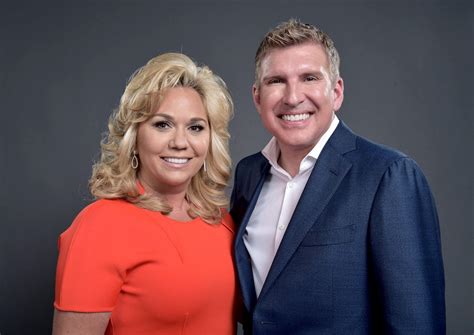 Todd and Julie Chrisley Report to Prison to Begin Serving 19 Total ...