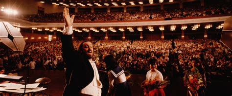 Pavarotti movie review & film summary (2019) | Roger Ebert