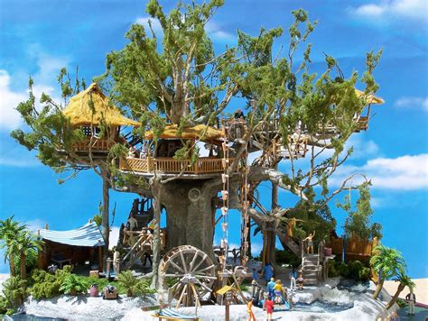 MIKE COZART DESIGN AND MODEL: SWISS FAMILY ROBINSON TREEHOUSE MODEL -Disneyland c. 1978