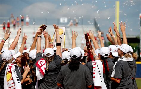 Maya Brady, niece of Bucs QB Tom Brady, homers vs. Oklahoma in WCWS