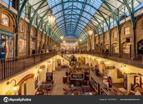 Apple Market at Covent Garden, London – Stock Editorial Photo © dvrcan #187818314