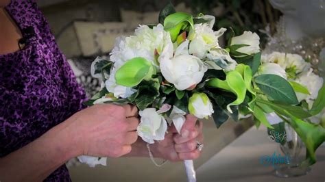 Wedding Floristry Tutorial: How to make a Trailing Bouquet | Diy bridal ...