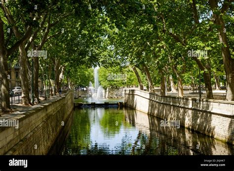 Les Jardins de la Fontaine, Quai de la Fontaine, Nimes, France Stock ...