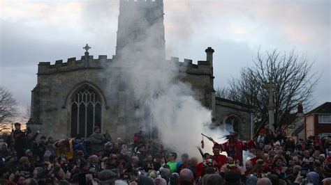 Haxey Hood: Hundreds take part in ancient rugby-style game - BBC News