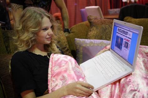 Behind the Scenes of the Fearless Tour - Taylor Swift Photo (9663444) - Fanpop