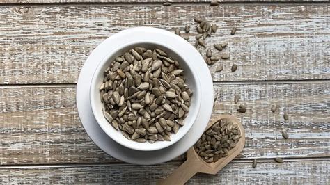 Sunflower Seeds Nutrition Facts - Cully's Kitchen