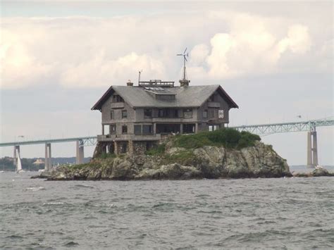 craziest architecture: Clingstone Mansion in Rhode Island