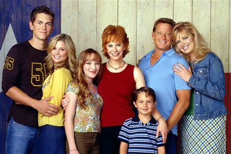 A “Reba ”Reunion! Steve Howey Set to Appear on Reba McEntire's New Series “Happy’s Place”