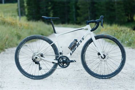 A New Gravel Crusher: The Alloy Giant Revolt - Gravel Riding opportunities to more Riders ...