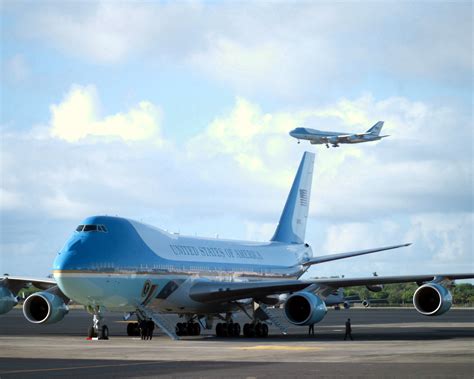 File:The two Boeing VC-25A Air Force One.jpg - Wikimedia Commons