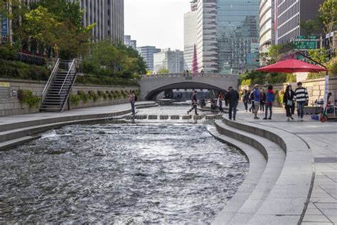 Cheonggyecheon Stream In Winter, Seoul, South Korea Editorial Photo - Image of downtown ...